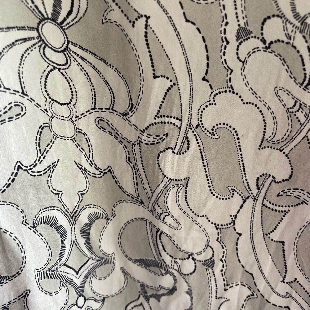 Tyler Boe 100% Silk Paisley Blouse Top Women’s Sz Medium Long Sleeve Gray Black - Picture 3 of 5